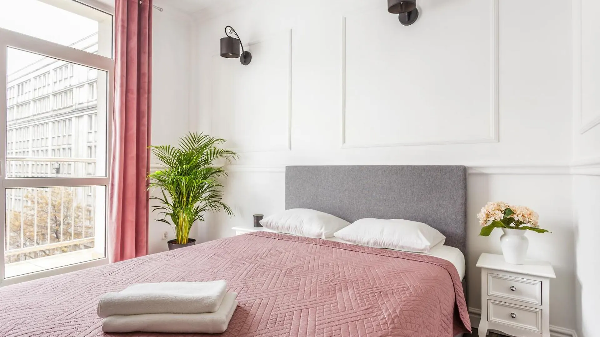 Charming Apartment In The City Center Warsaw Poland