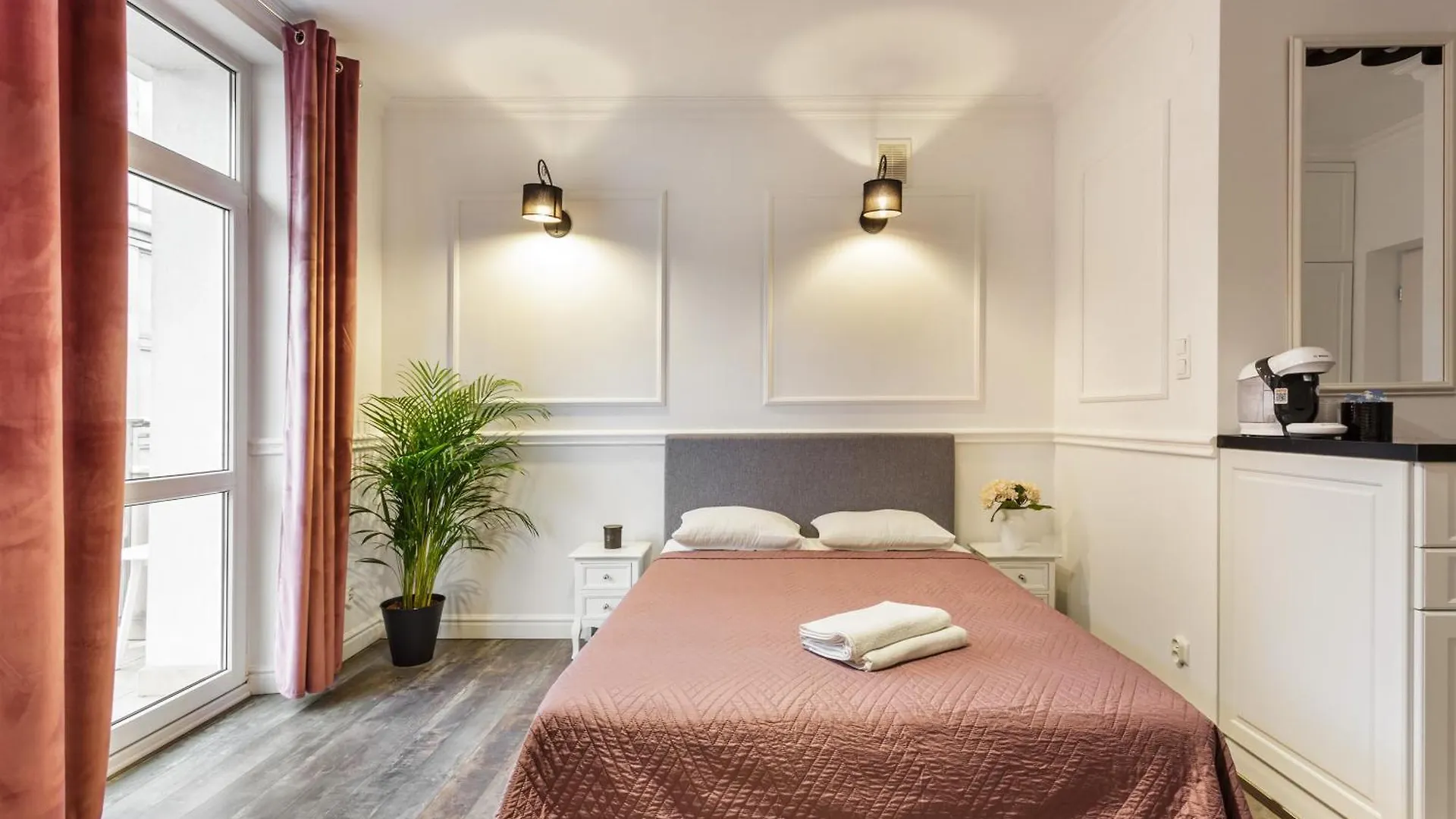 Charming Apartment In The City Center Warsaw Poland