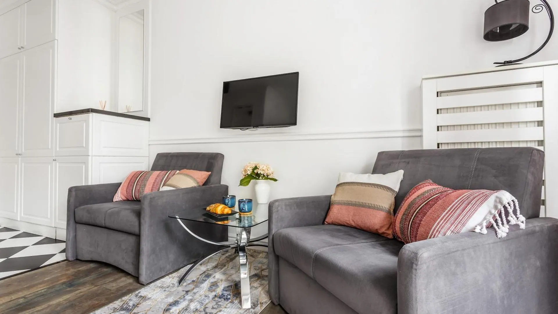 Charming Apartment In The City Center Warsaw