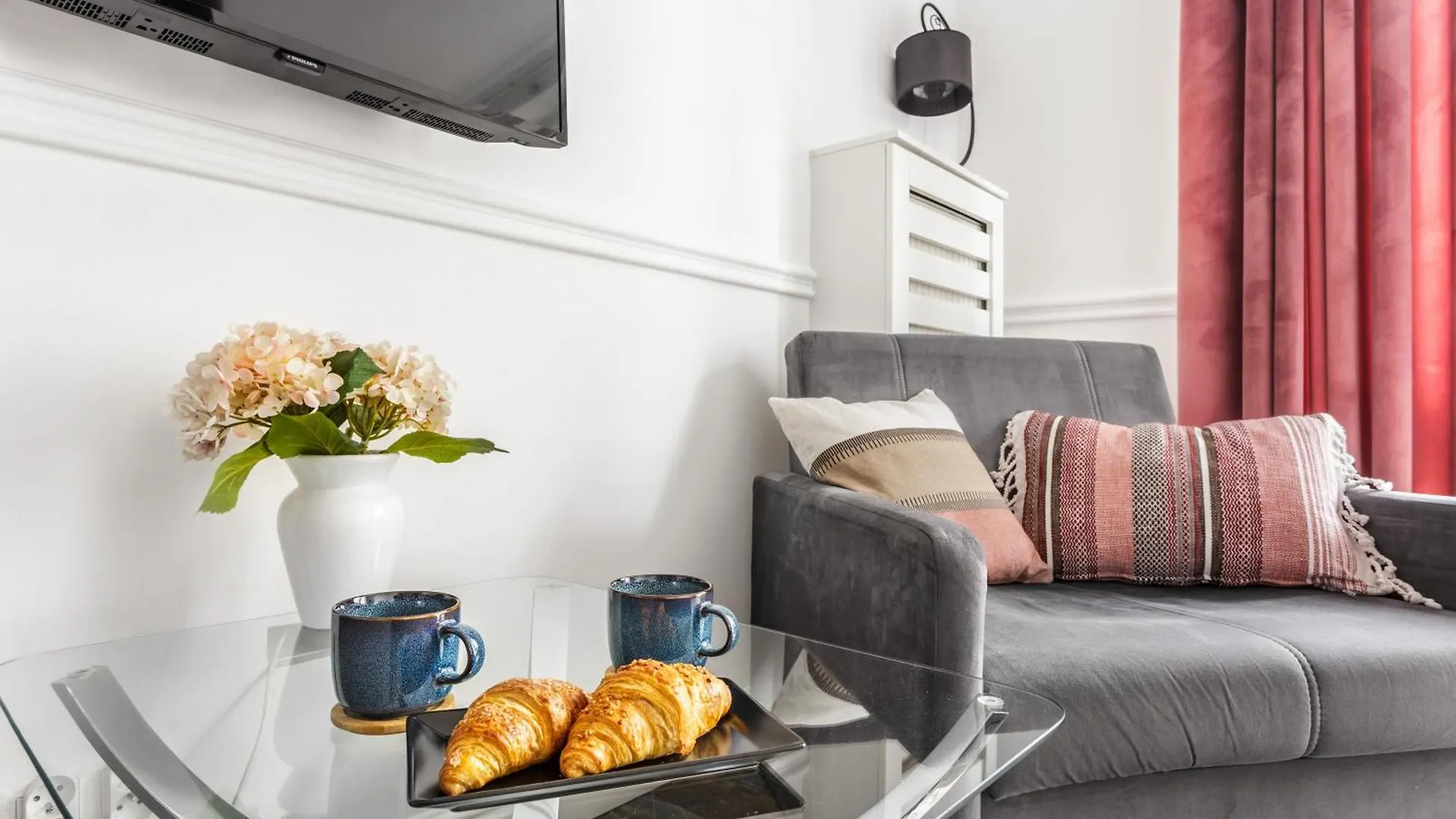 Charming Apartment In The City Center Warsaw Poland