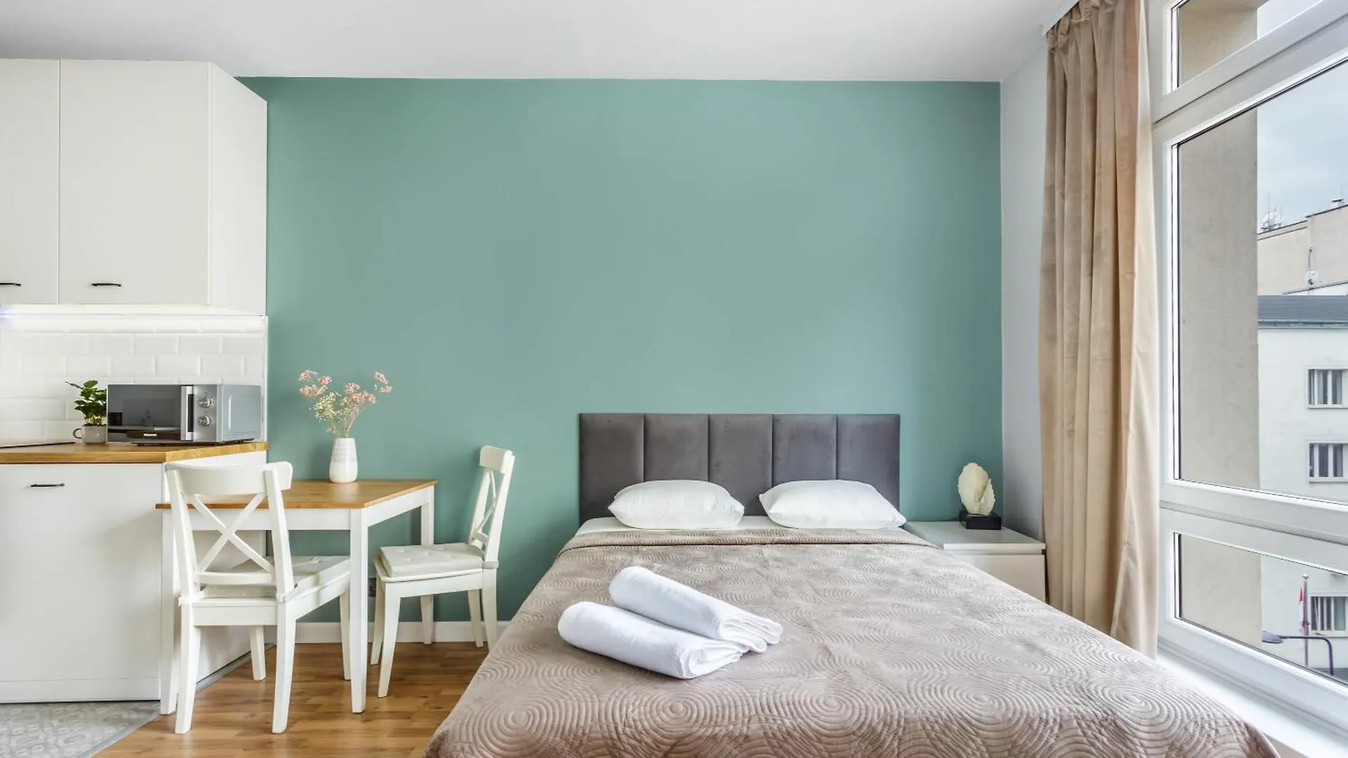 Charming Apartment In The City Center location